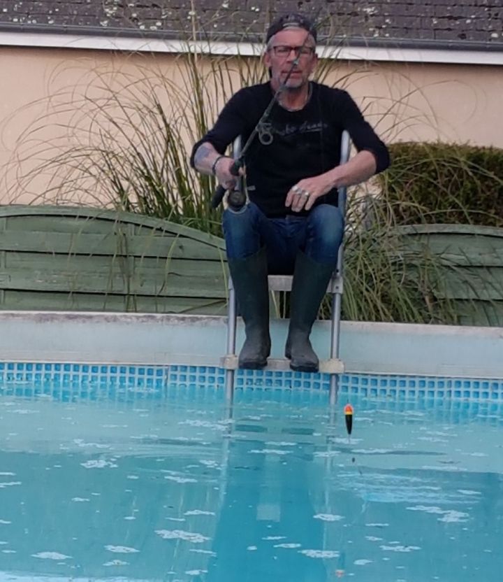 Faute d'utiliser sa licence de Pétanque, Fred essaie d'amortir sa carte de pêche (dixit de linteressé) 