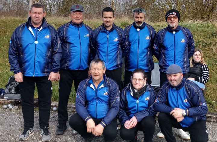 Coco-JPS-Mathieu-Mouloud-Zibi. A genoux L'Etiré-Isa-Claude.